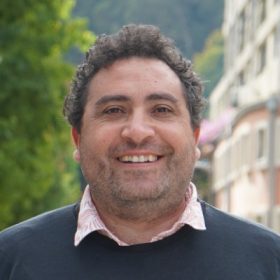Dr. Julio Oliva
